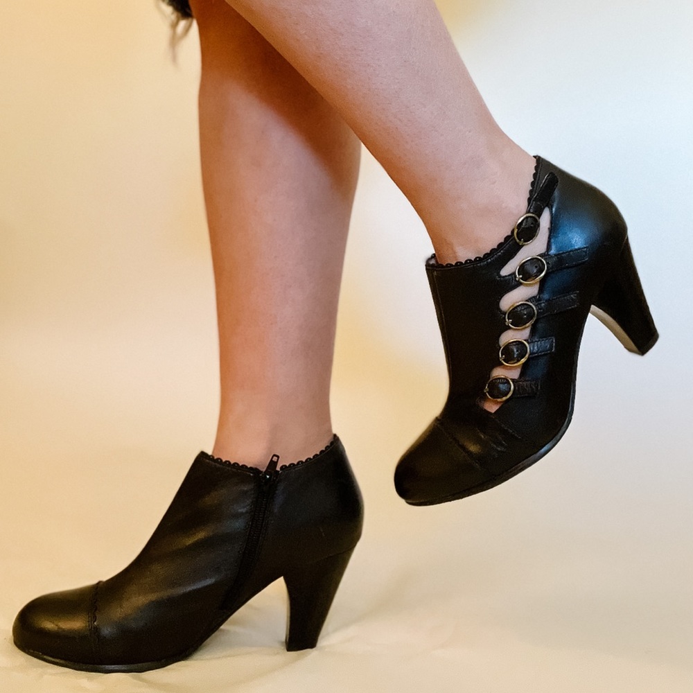 Biz Mooz Cherita Leather Bootie